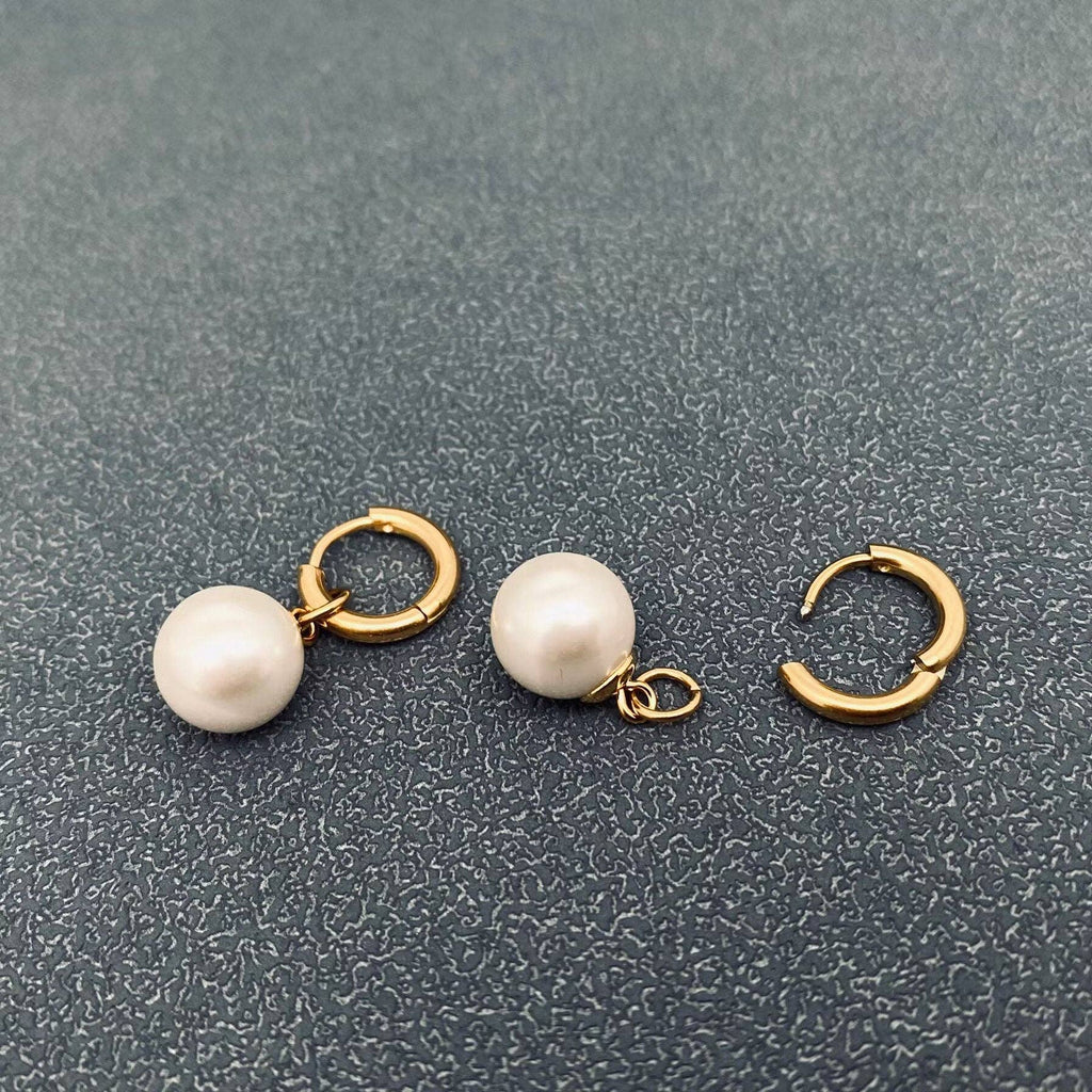 Moonbeam Pearls Earrings